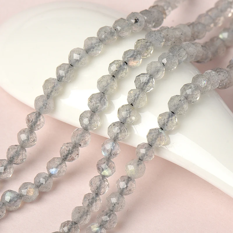 Грубые и текстурированные с полупрозрачными бусинами сделанные из черных