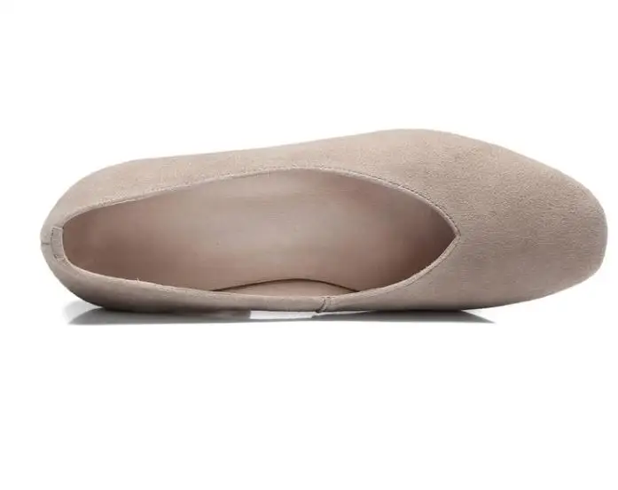 

The spring leather shoes for women's shoes are comfortable with the square head of the women's shoes in high-heeled shoes