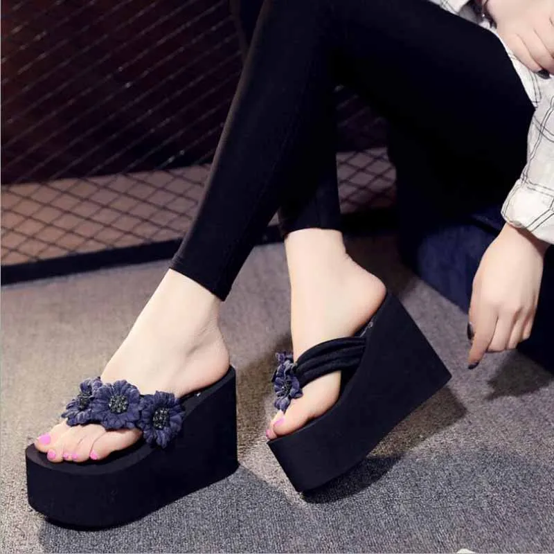 

New Women Pearl Beach Shoes Flat Woman Sandals Summer 2019 Woman Shoes Lady Fashion Slippers Luxury Shoe Women Designers Slipper