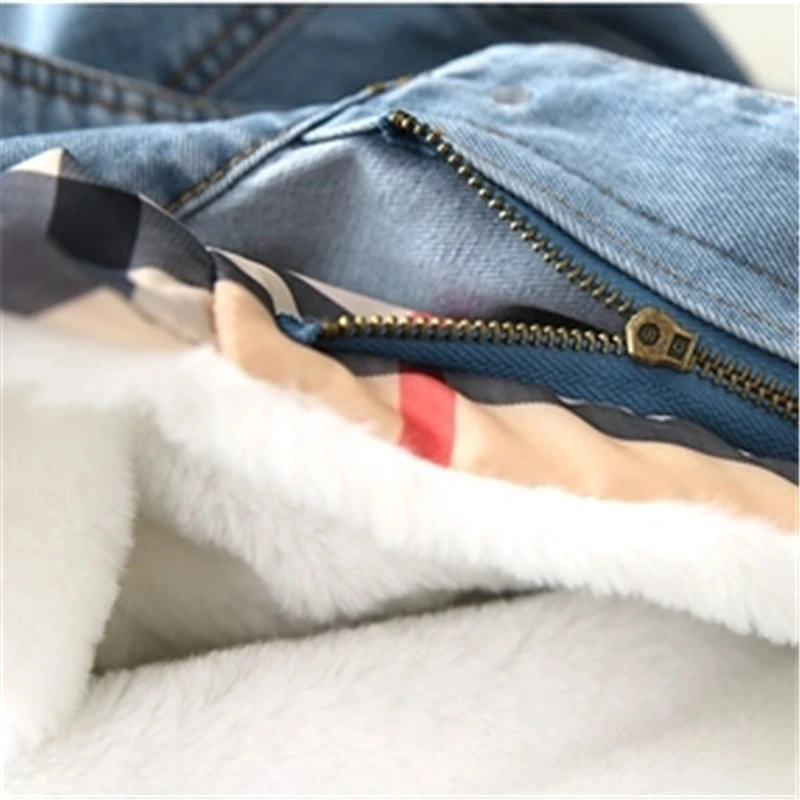 

2018 Embroidered Denim Jacket Female Winter Thickening Plus Velvet Loose Short Embroidered Detachable Liner Lamb Fur Coat HJB313