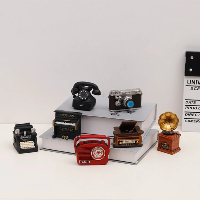 

Retro Mini Radio Pianos Cameras Model Ornament Bar Miniature Figurine Gift Resin Nostalgic Vintage Craft Home Decor Accessories