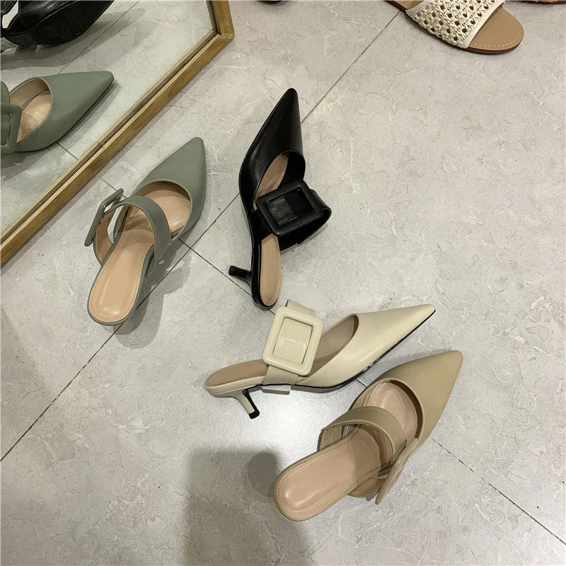 Женские тапочки на среднем каблуке с острым носком и пряжкой сезон весна-лето