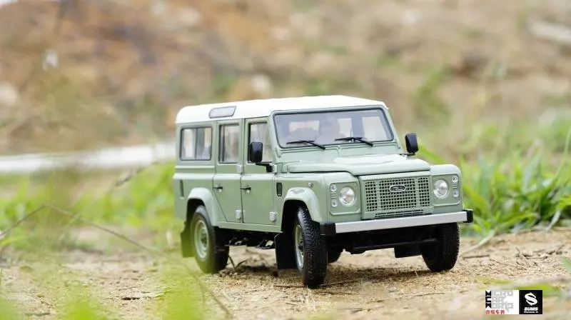 Литая под давлением модель автомобиля почти настоящая 1:18 Defender 110 Heritage Edition+ маленький подарок