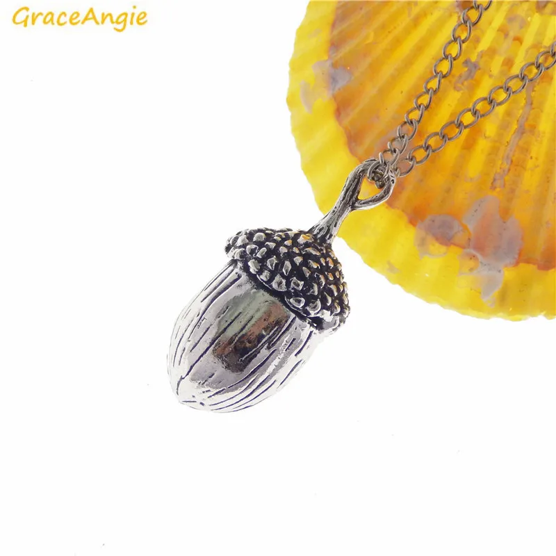 Цепочка GraceAngie из сплава серебристого цвета с объемным кулоном в виде желудей
