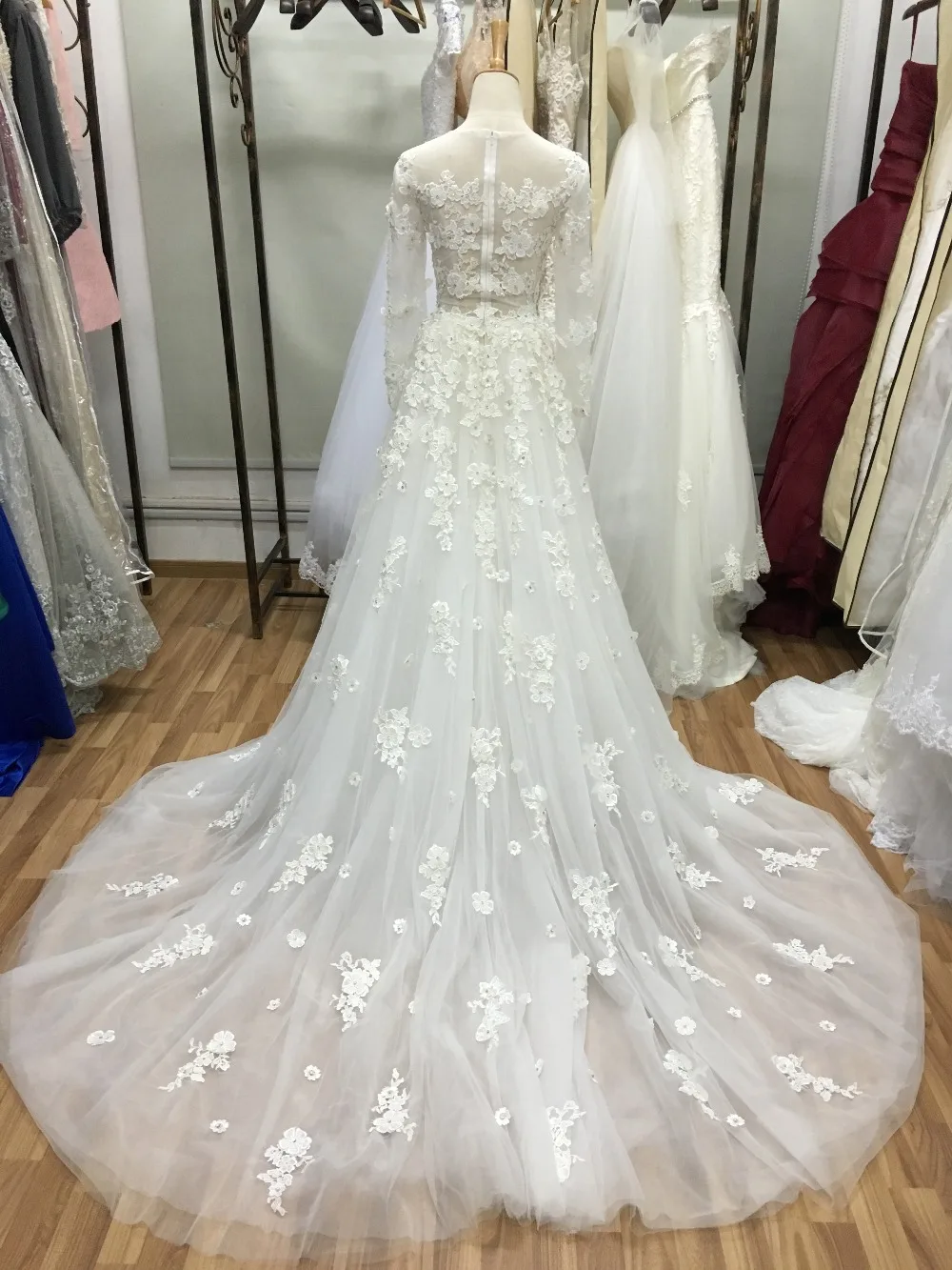 Сексуальная глубокий V-образным вырезом с длинными рукавами кружева Русалка