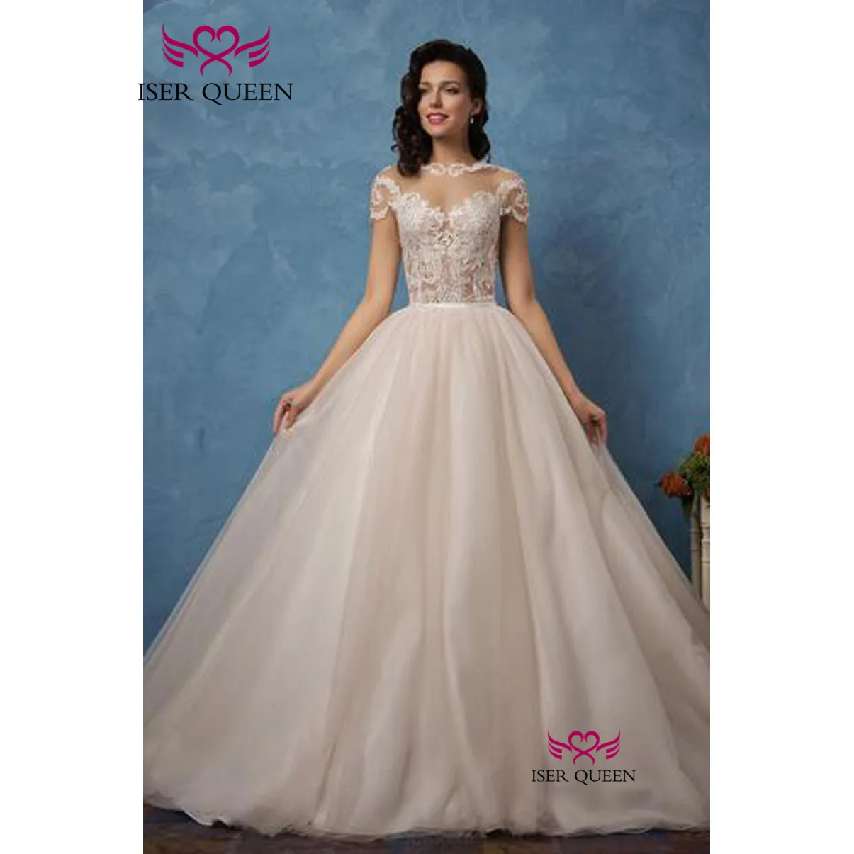 С короткими рукавами и круглым вырезом украшенные жемчужинами с вышивкой на