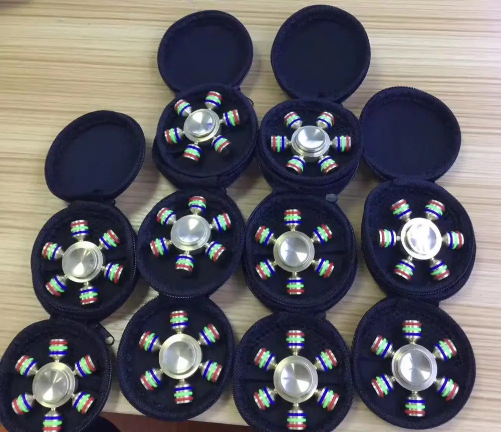 Съемный гироскоп пальцев спираль 6 рог Светящиеся металлическая рука Spinner