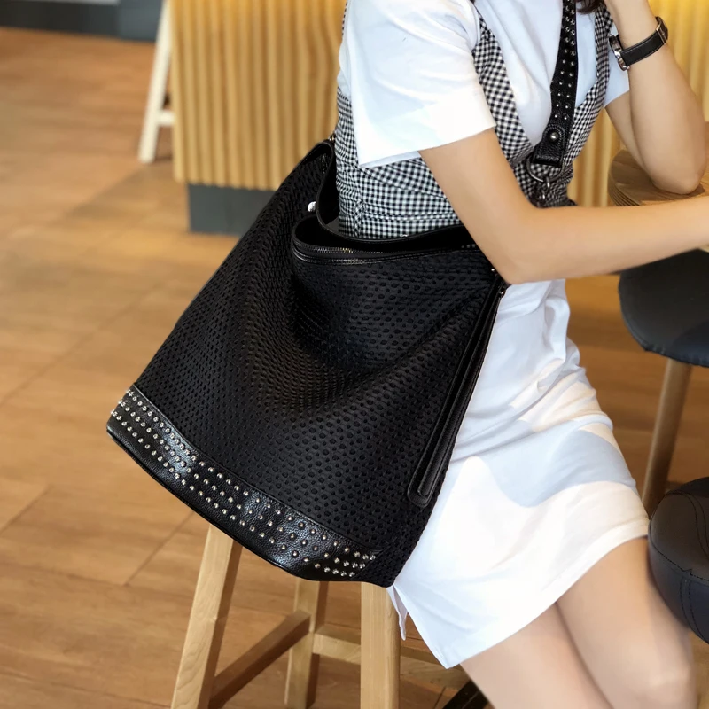 Женская сумка-хобо из натуральной кожи