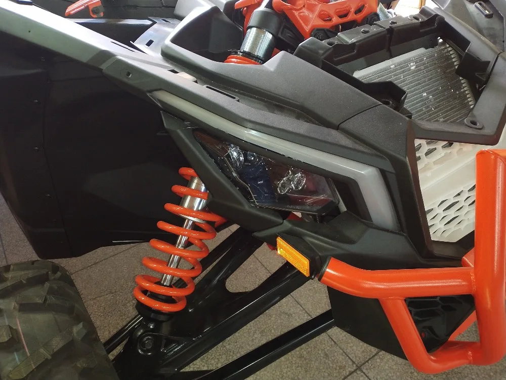 Спереди отложным воротником Подпись светильник с желтый проблесковый чеканка