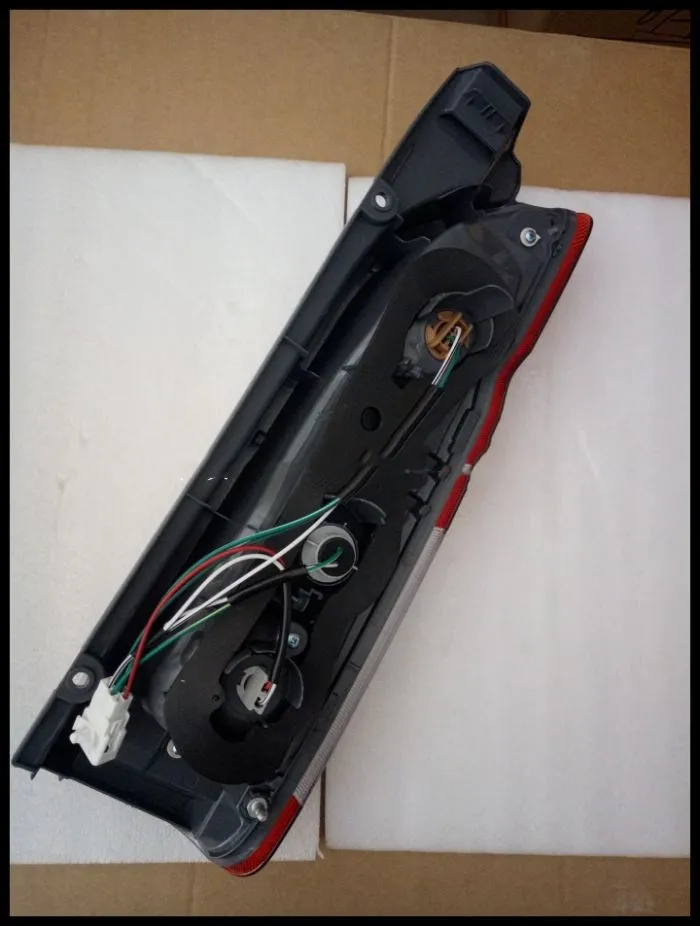 

Osmrk rear light + brake light + turn signal rear bumper light reflector for TOYOTA HIACE 200 2014-2015