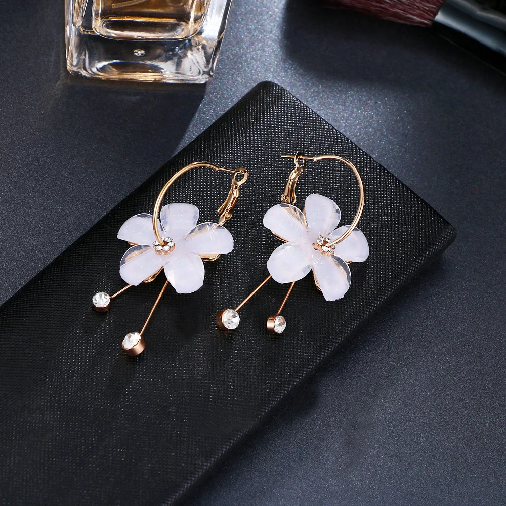 Модные круглые серьги в виде колец геометрической формы 5 лепестков акриловые с