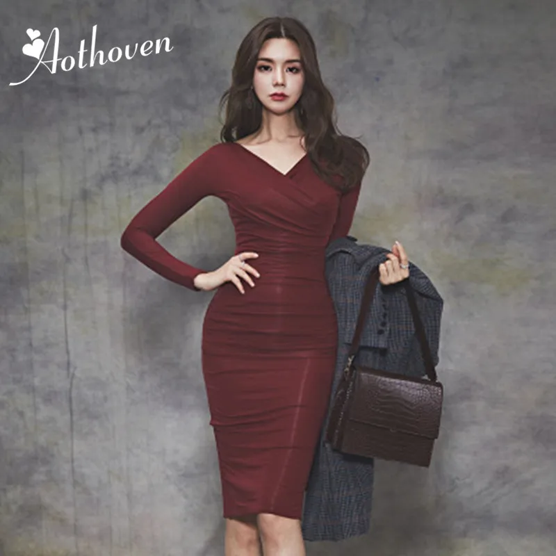 Женское облегающее офисное платье-карандаш бордовое винтажное с v-образным