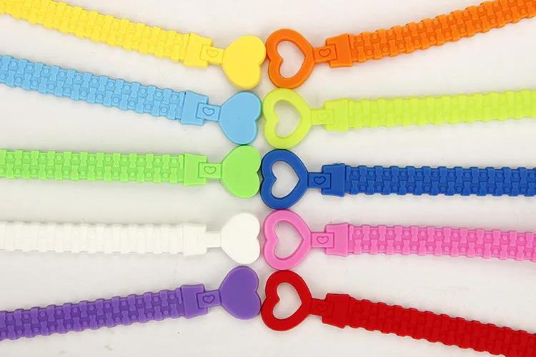 20pcs/lot Cartoon Mickey Minnie Duck Silicone Wristband Kids Bracelet Party Costume Birthday Party Take-home Favor Gift Goodie