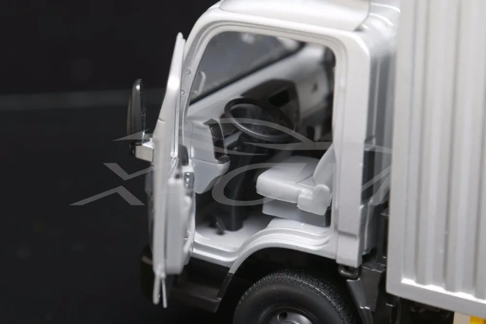 Литая модель автомобиля JMC Kairui N800 800 грузовик 1:18 (серебристый) + небольшой