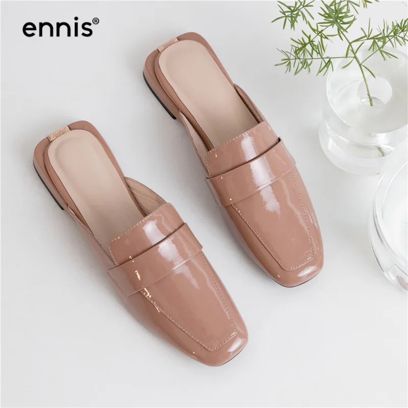 ENNIS/; туфли без задника из лакированной кожи; женские тапочки мюли на плоской подошве; шлепанцы без задника; повседневные летние тапочки с квадратным носком для женщин; Цвет белый; M982