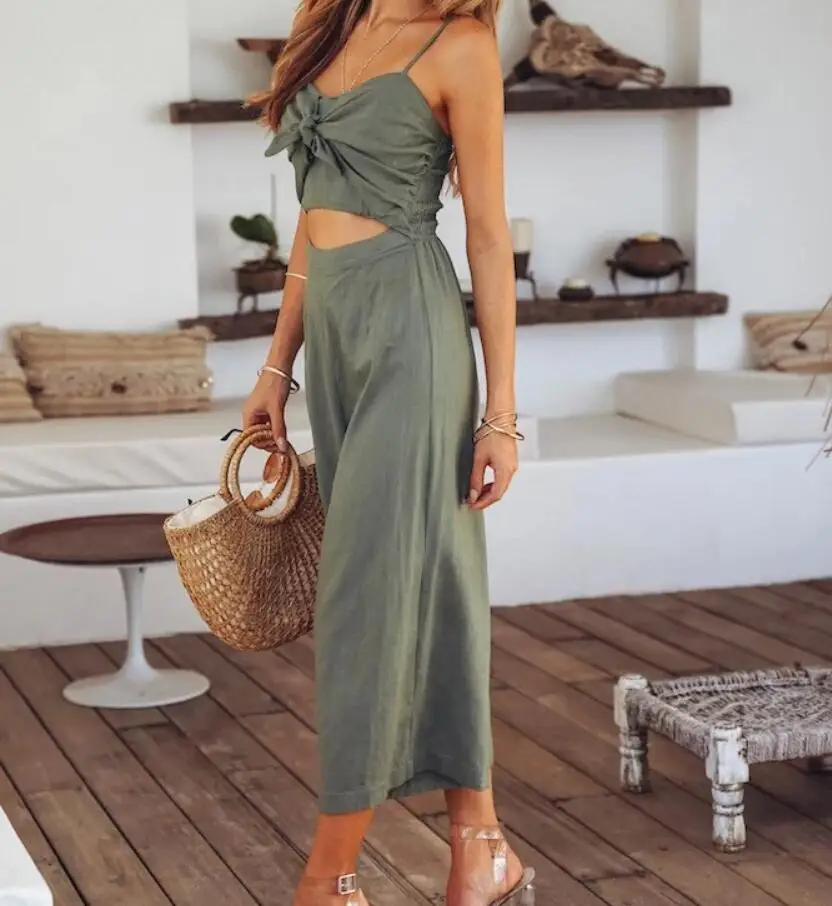 Комбинезон на тонких бретельках с бантом и v образным вырезом эластичный