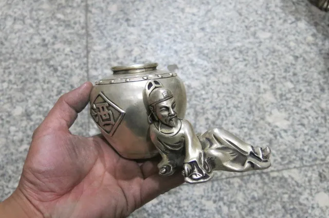 Стандартная старинная серебряная статуя ---- спиртовая пьяная | Дом и сад