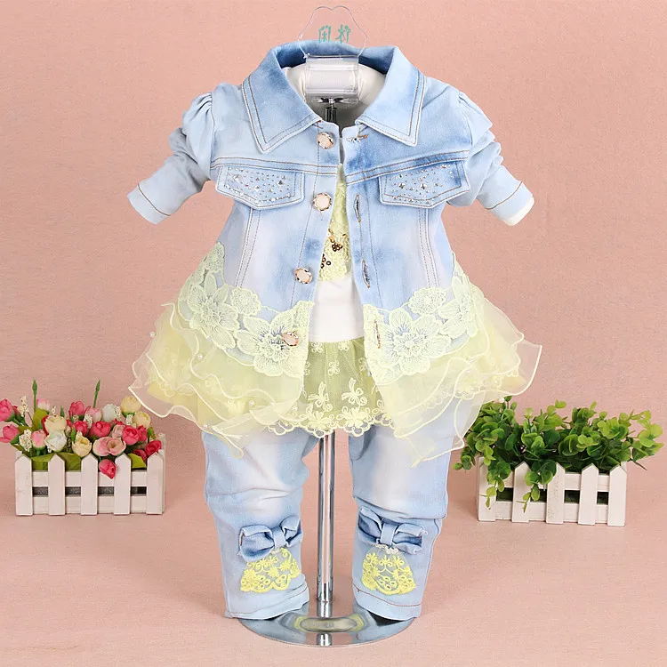 Джинсовый комплект для девочек из трех предметов с кружевом на новый год |