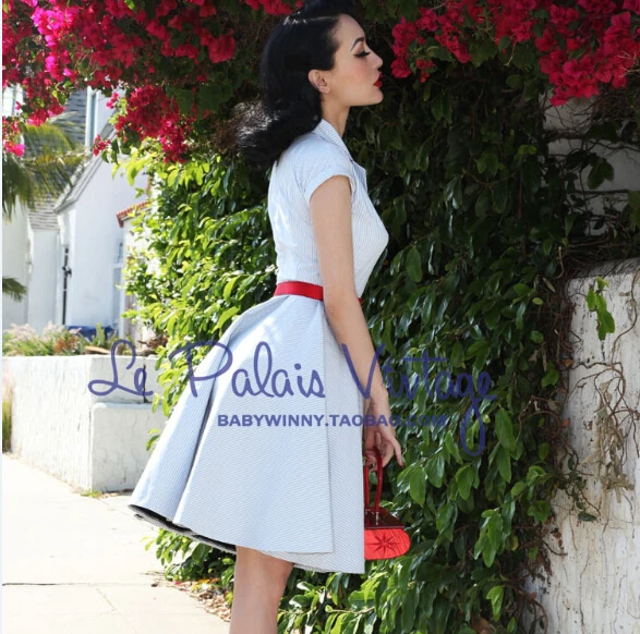 Винтажное женское платье с пуговицами светильник голубую полоску пышным низом |