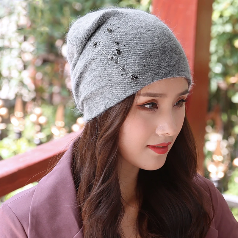 Женская зимняя шапка вязаная теплая из ангорской шерсти со стразами мягкий