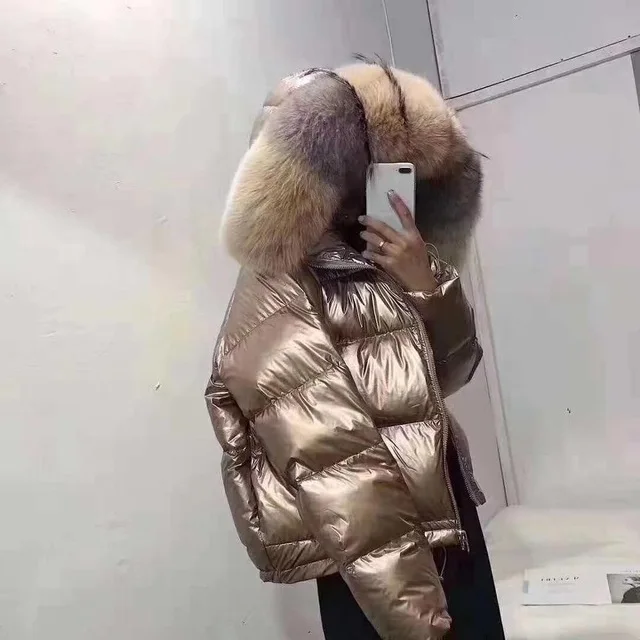 Зимнее пуховое пальто из блестящей ткани золотистого и серебряного цвета с