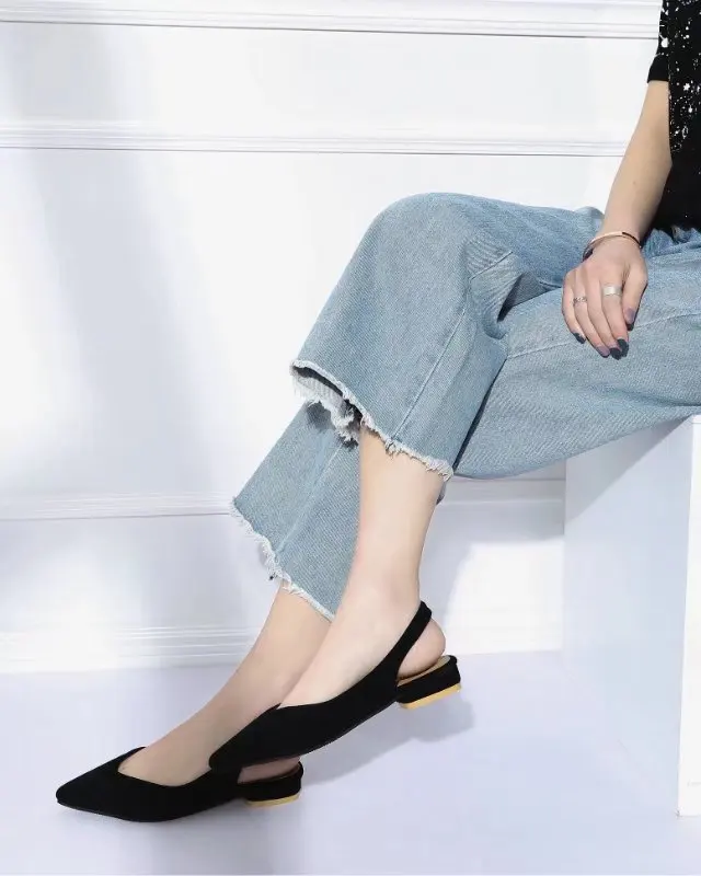 Повседневная женская обувь на плоской подошве с острым носком ремешком пятке