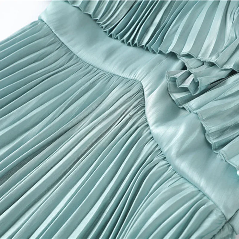 Женское плиссированное платье мятно-зеленого цвета облегающее с наклонными