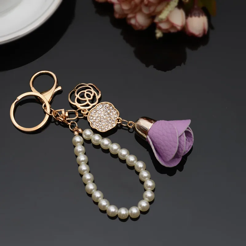 light purple Полый цветок розы брелок с жемчужной струной для женщин романтическая сумка Подвеска Шарм Цветы брелок пряжка брелок держатель - Цвет: light purple