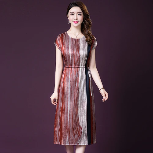 Женское шелковое платье с коротким рукавом приталенное элегантное стильное