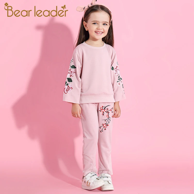 Bear leader/комплекты одежды для девочек г. Новые Осенние Комплекты Одежда для детей свитер с цветочной вышивкой+ штаны, костюм для детей от 3 до 7 лет