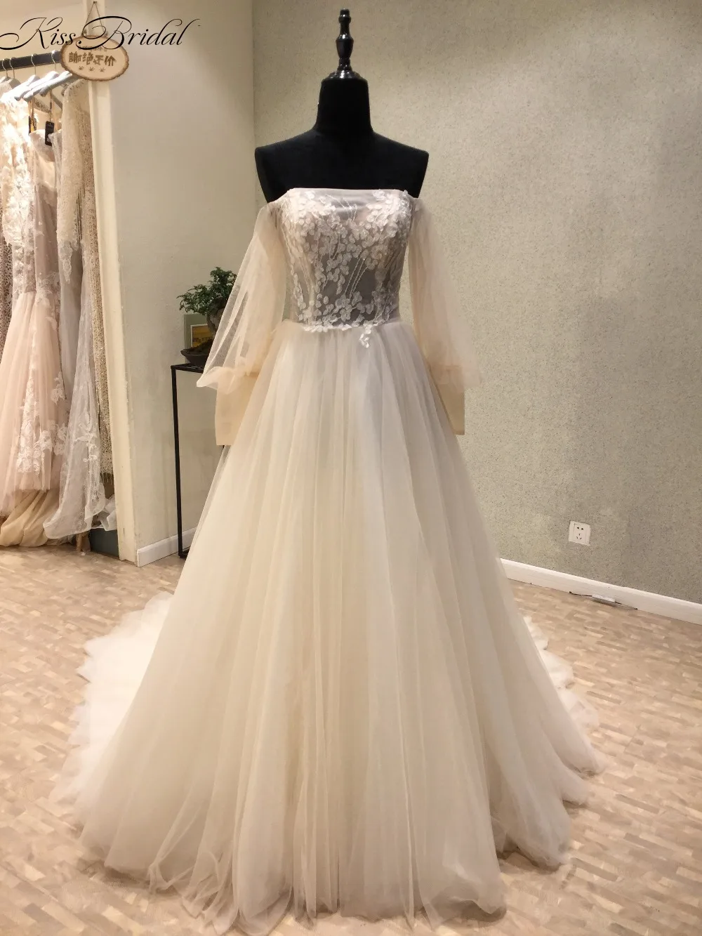 

Женское длинное свадебное платье, потрясающее ТРАПЕЦИЕВИДНОЕ ПЛАТЬЕ из фатина со шлейфом и аппликацией, модель 2020