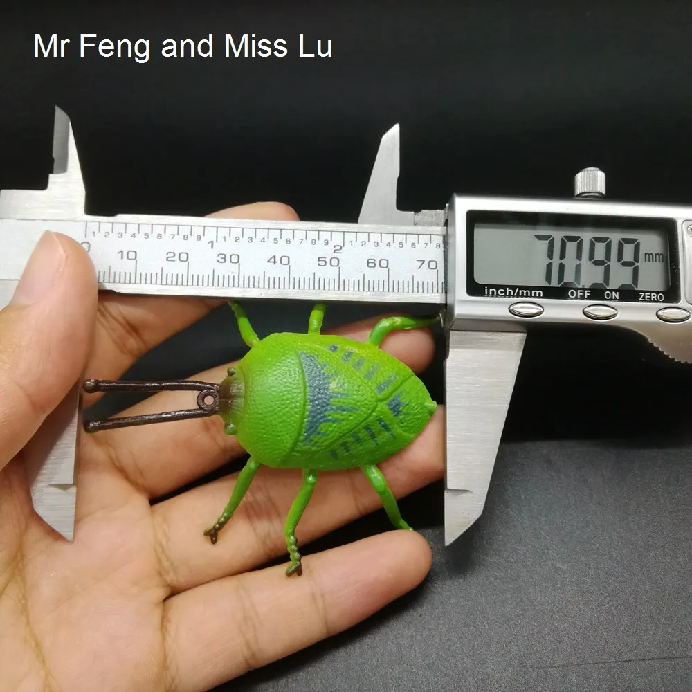 Зеленая вставка среднего размера пластиковая модель в виде шуточного