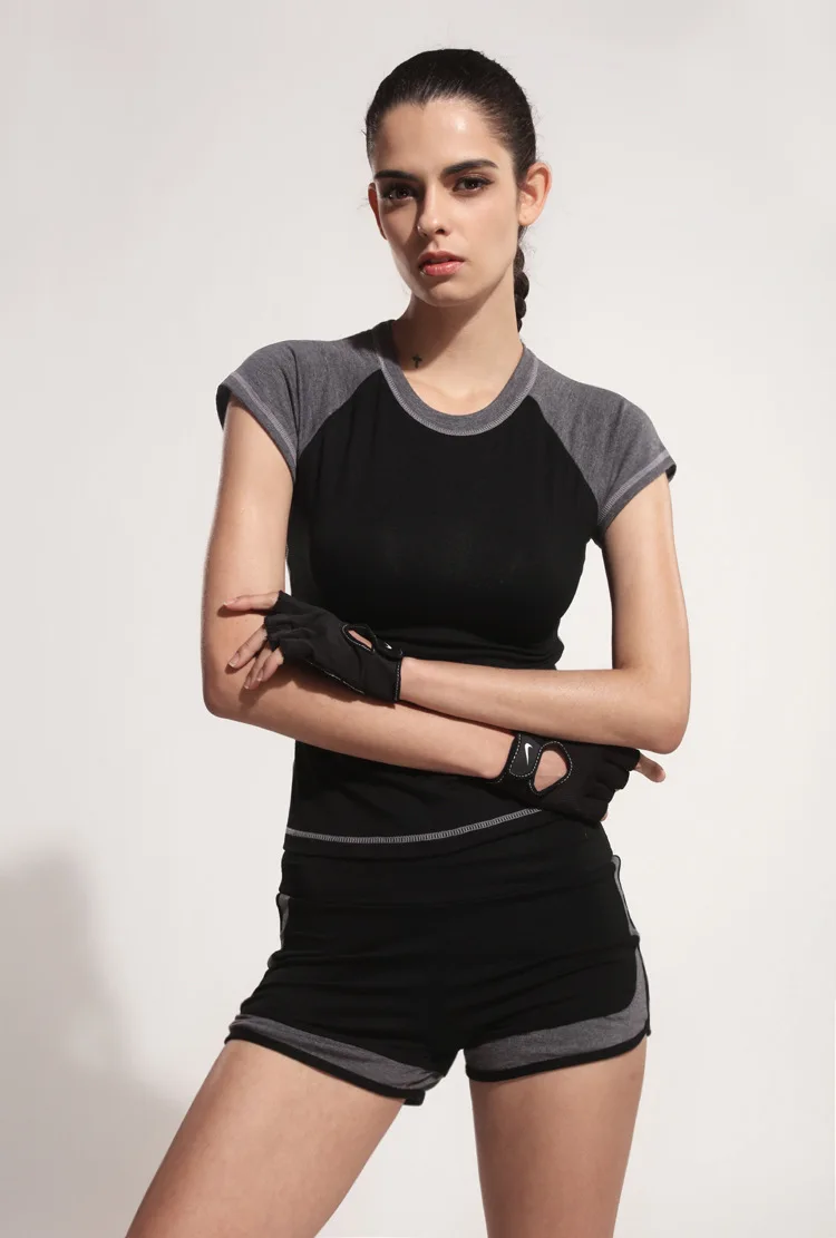 Новое прибытие женщины спорт двух частей набор упругой лоскутное т рубашка и