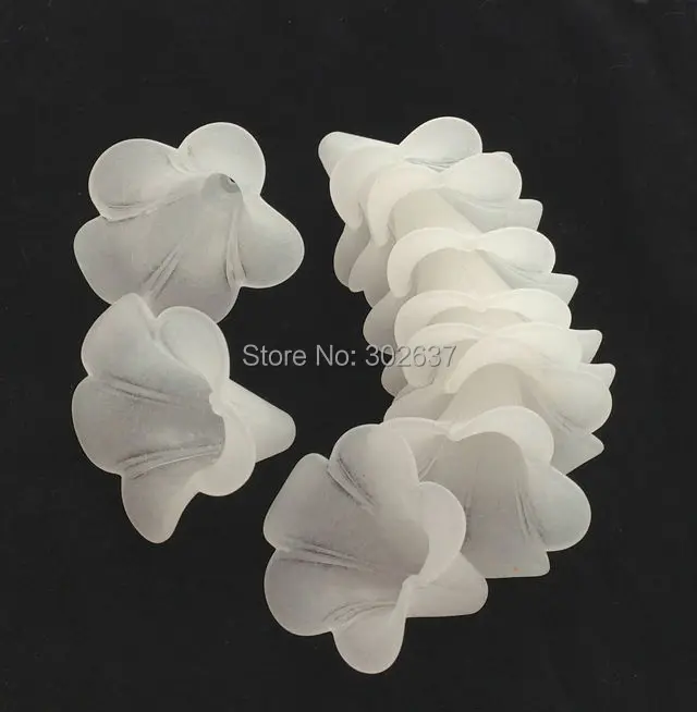 Бесплатная доставка 30 шт. Белый цветок лилии Матовые акриловые бусины 32 мм x 26