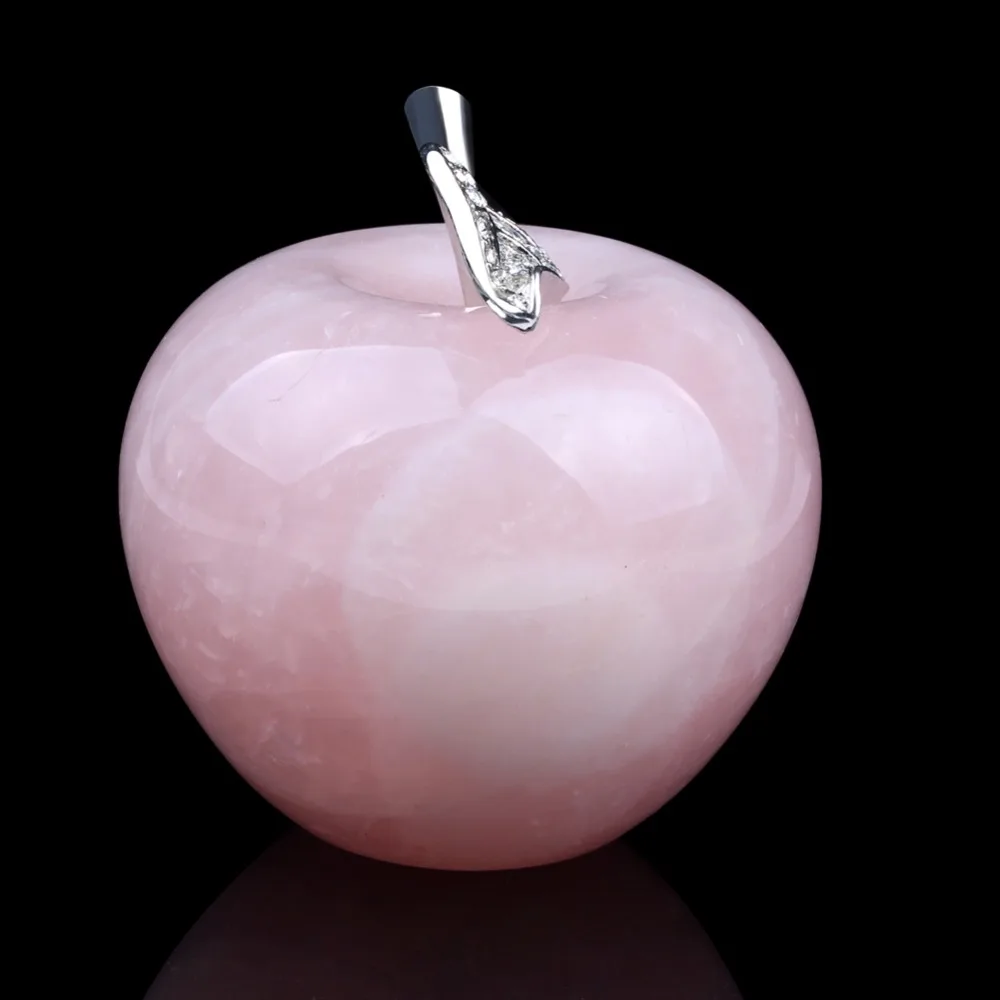 Режущая фигурка яблока из розового кварца с орнаментом сплава для декоративного