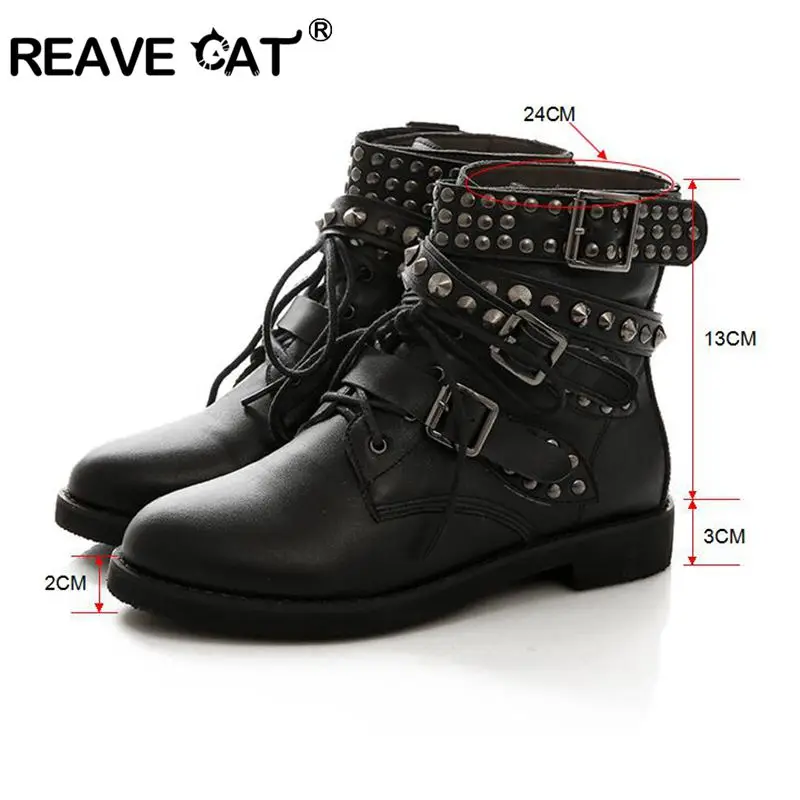 REAVE CAT/зимние женские ботильоны с круглым носком, на шнуровке, с заклепками, на низком каблуке, с пряжкой, в Военном Стиле, в байкерском стиле, большие размеры