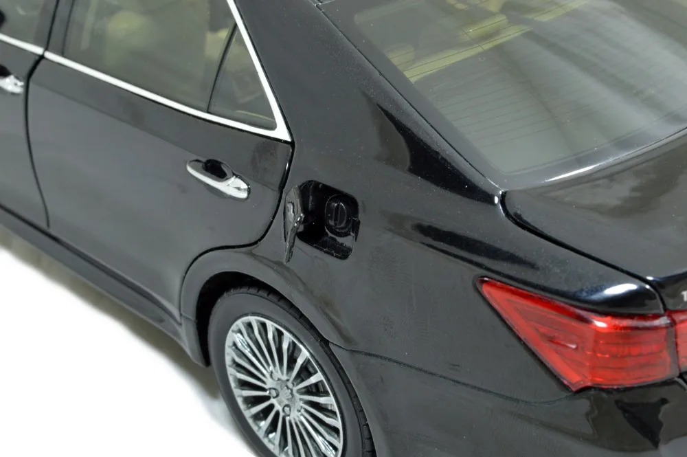 Paudi модель 1/18 1:18 Масштаб Toyota Crown черная литая под давлением модель автомобиля игрушка двери открываются