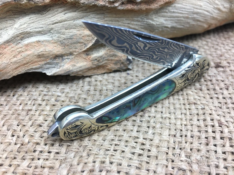 Высокое качество небольшой складной нож Ножи Дамаск Сталь лезвие латунь + В виде