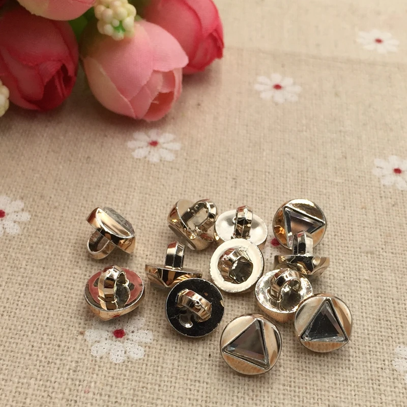 Фото FC809 new plastic button sewing accessories triangular crystal diamond sweater shirt buttons 10mm Дом и сад FC809 new plastic button sewing accessories triangular crystal diamond sweater shirt buttons 10mm Дом и сад