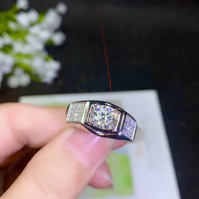 Мужские кольца Moissanite, сейчас самые популярные драгоценные камни, имеют высокую твердость, сравнимую с бриллиантами. 925 серебро