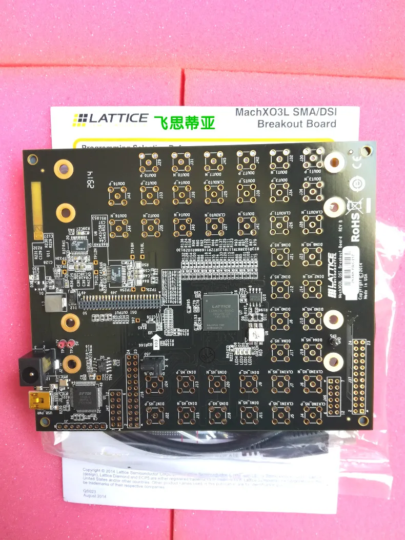 

Для точечного LCMXO3L-DSI-EVN Совет по развитию FPGA MachXO3L DSI коммутационная решетки