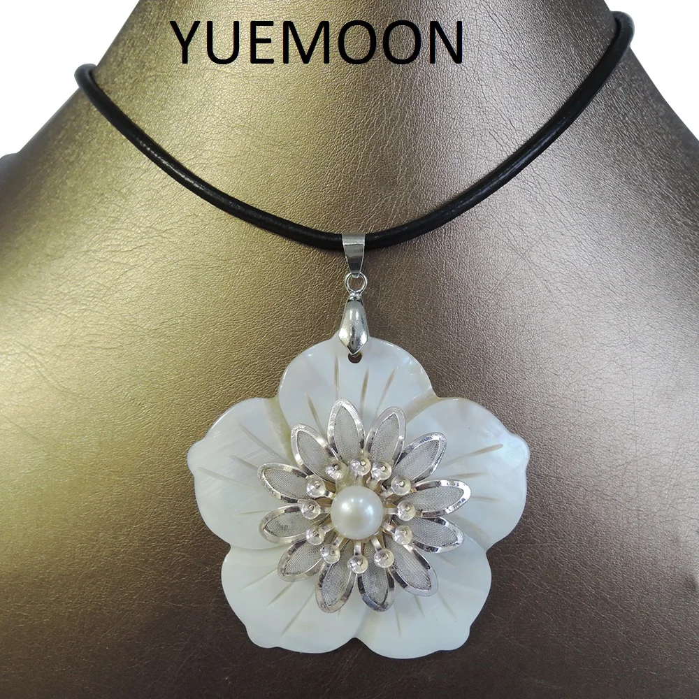 

100% nature freshwater pearl pendant necklace ,REAL LEATHER chain-55 mm FLOWER shape ROUND pearl pendant necklace