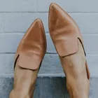 WENYUJHженские шлепанцы из искусственной кожи на низком каблуке; женская модная обувь с острым носком; сандалии в стиле пэчворк; женская обувь; 2019