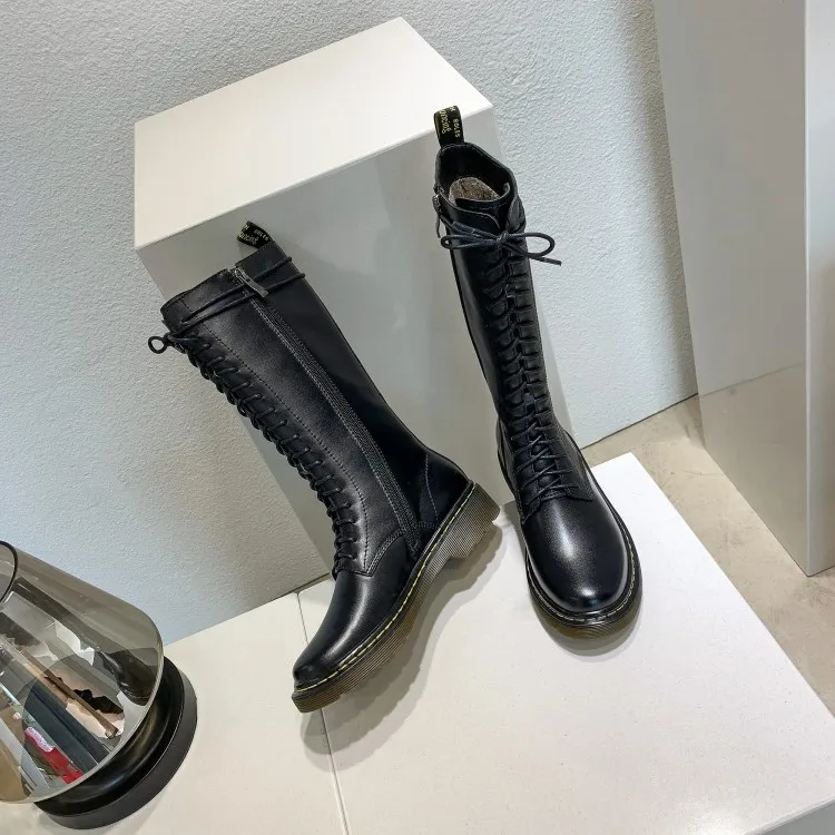 Женские сапоги до колена из коровьей кожи брендовые мотоциклетные на плоской