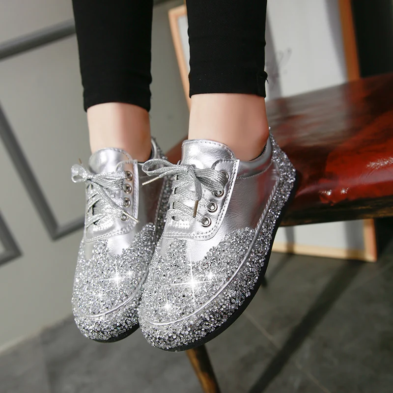 Модные кроссовки Для женщин черная обувь на плоской подошве обувь серебристого цвета Стразы блестящая повседневная обувь в Корейском стиле класса люкс на толстой подошве; обувь суперзвезды m610