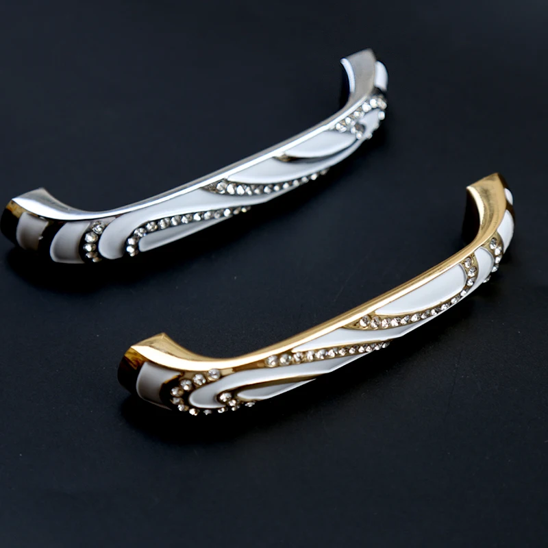 Ручка на дверцу шкафа 128 мм серебристо-белая | Обустройство дома