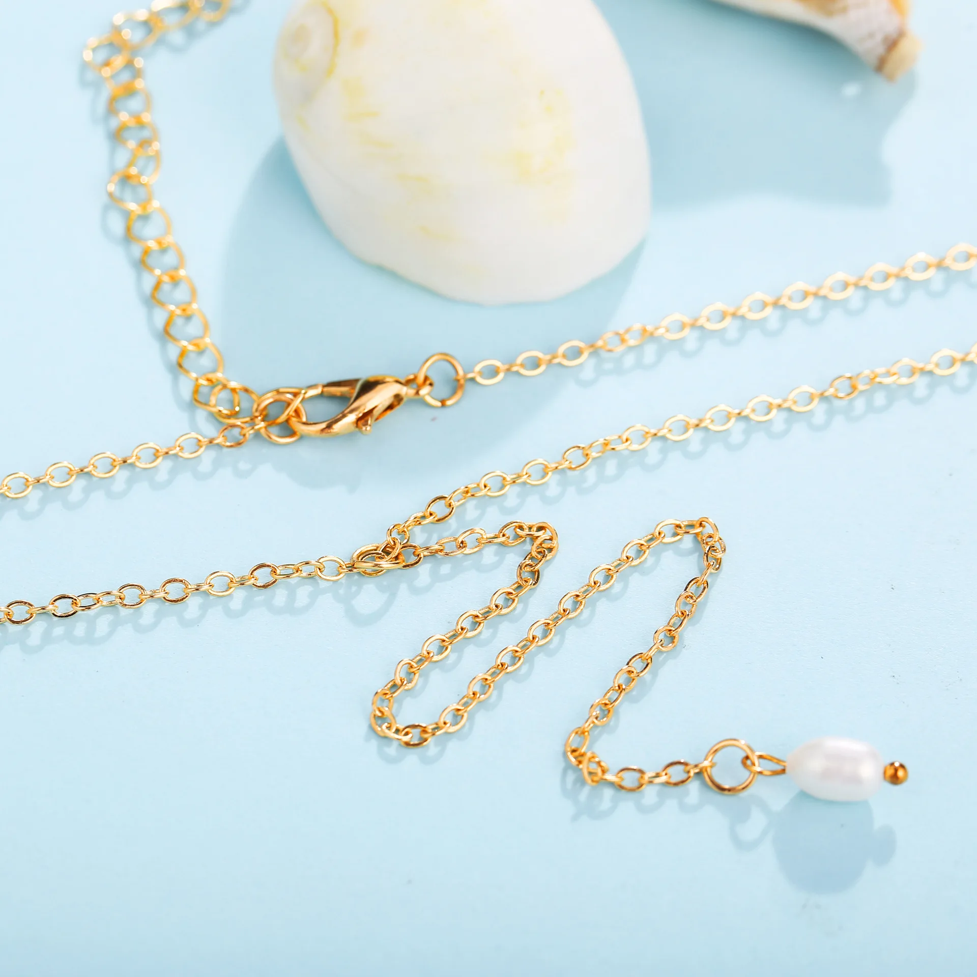 Женское ожерелье с подвеской из пресноводного жемчуга золотистая цепочка до