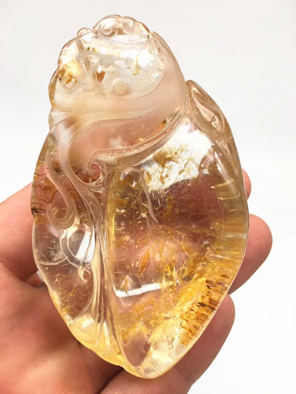 

186 grams of natural quartz crystal with the type of sculpture reiki sculpture home decoration