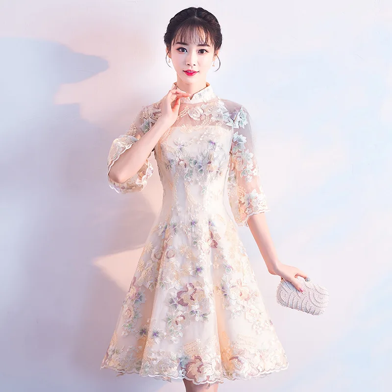 Женское короткое вечернее платье элегантное кружевное средней длины с вышивкой