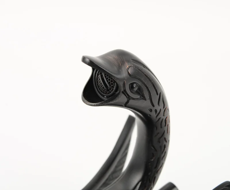 Масло втирают бронзовый лебедь бассейна раковиной кран палуба гора одно